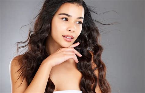 Essential Tips for Growing Out Your Wavy Hair