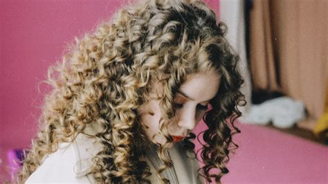 Essential Tips for Maintaining Your Blonde Wig