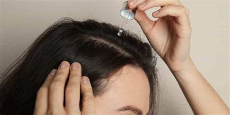 Expert Tips: How to Use Hair Oil for Maximum Frizz Control