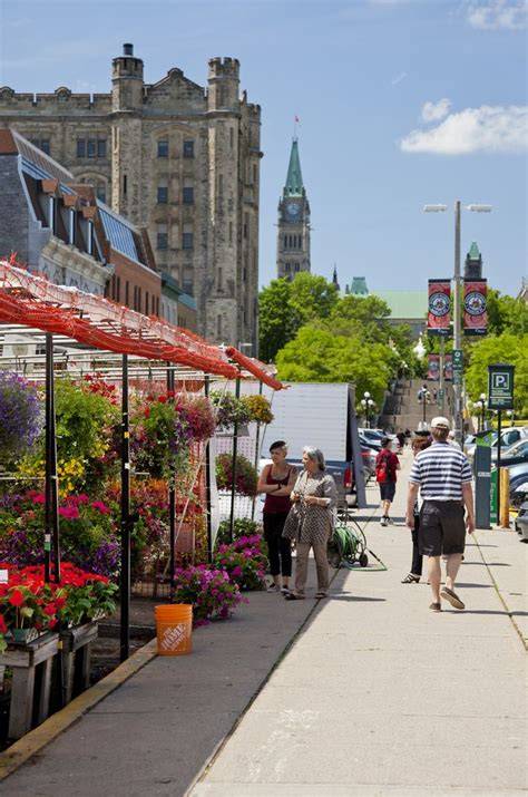 Explore Ottawa