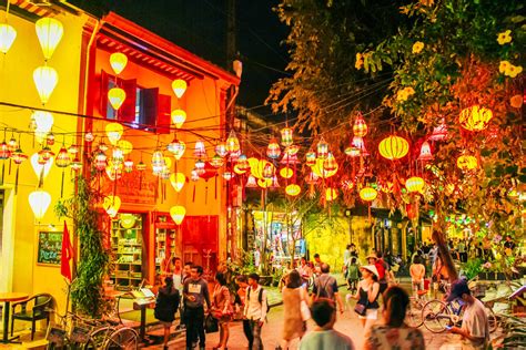 Exploring the Ancient Town of Hoi An