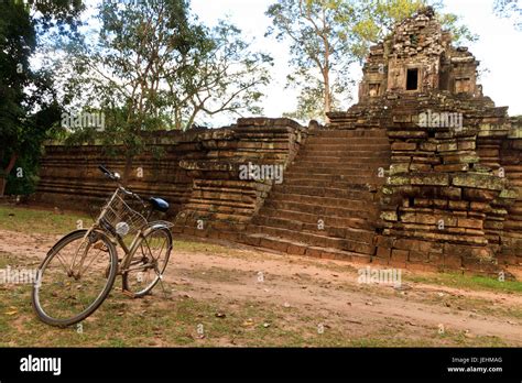 Exploring Angkor by Bicycle