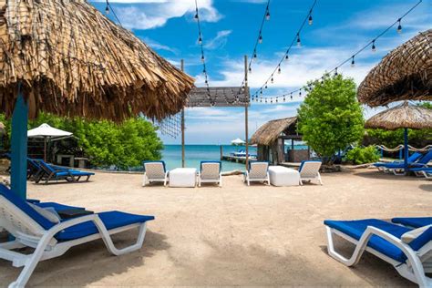 Exploring Coralina Island