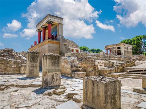 Exploring Knossos Palace