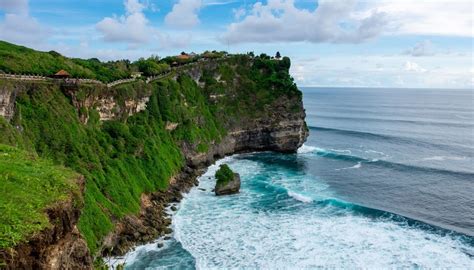Exploring Uluwatu