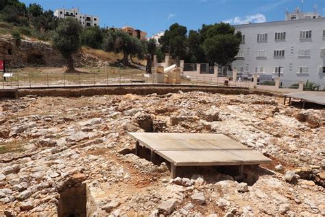 Exploring the Necropolis