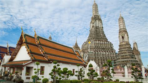 Exploring the Temple Grounds