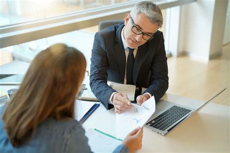 Factors to Consider When Hiring a Lawyer