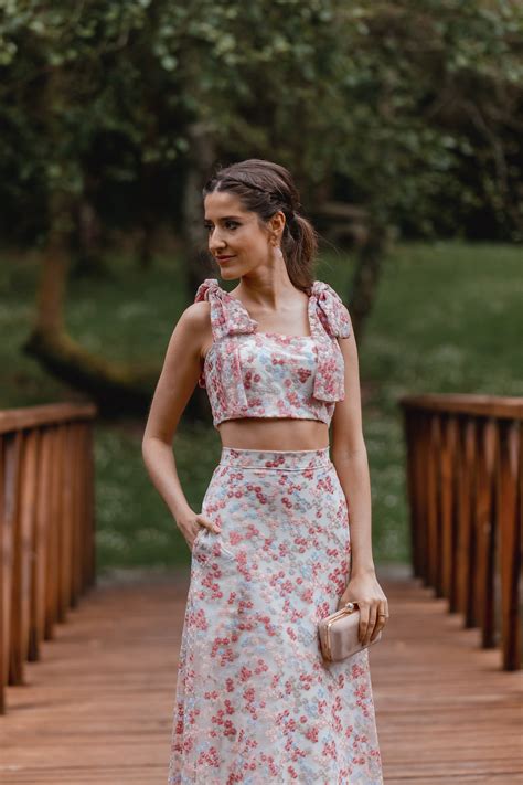 10 conjuntos de falda y top para invitada de boda en Invierno 2023