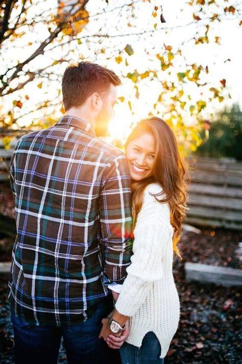 Fall Engagement Photo Poses