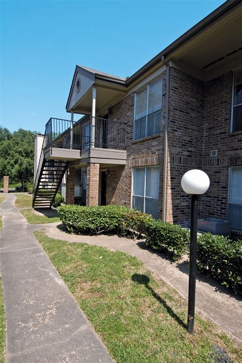 Fall Lake Apartments