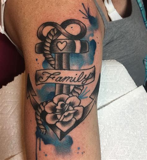 Family first. Was toffe sessie Family first tattoo