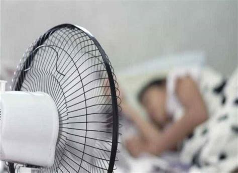 Fan Sleep: Risks & Better Alternatives.