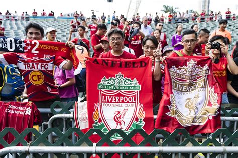 Fans React to the Performance