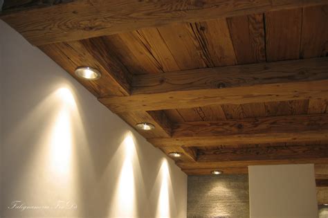 Installazione su travi | Travi, Legno, Faretti