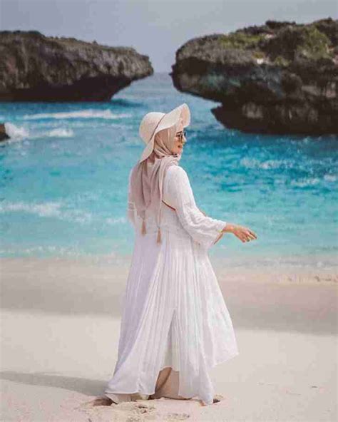Fashion Hijab Untuk Wisata Pantai