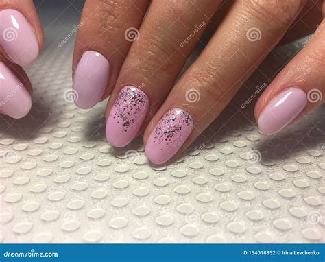 Fashionable Shiny Manicure