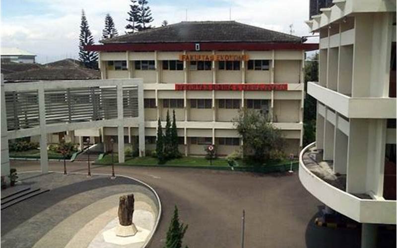Fasilitas Universitas Halim Sanusi