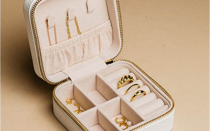 Features Of Kohls Travel Jewelry Case