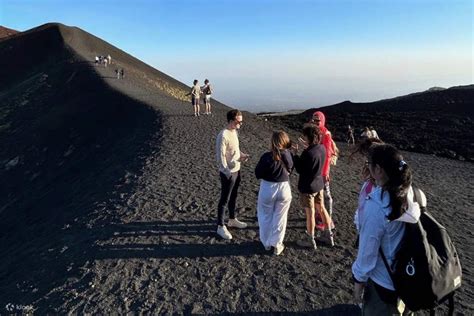 Features Mount Etna Tour