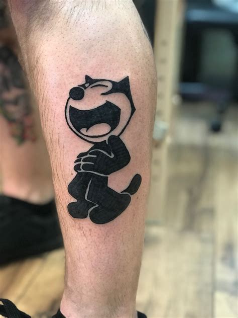 Cool Felix the Cat tattoo laughing his head off Tattoos, Unique tattoo designs, Pawprint tattoo