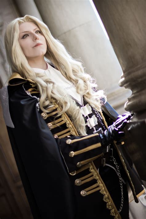 Female Alucard Cosplay