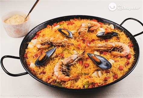 Fideua Spain food, Shellfish recipes, Paella