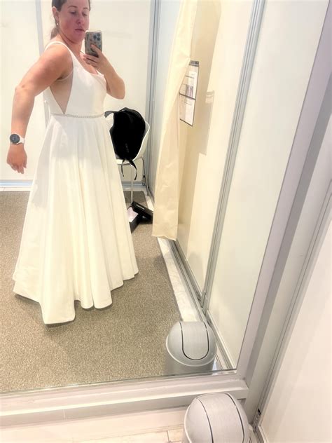 Final Fitting (2-4 Weeks Before)