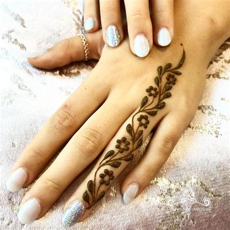 Pin by Anna Kathryn Carter on Henna Henna tattoo hand