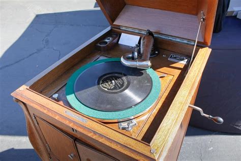 Fixing a Victrola Record Player
