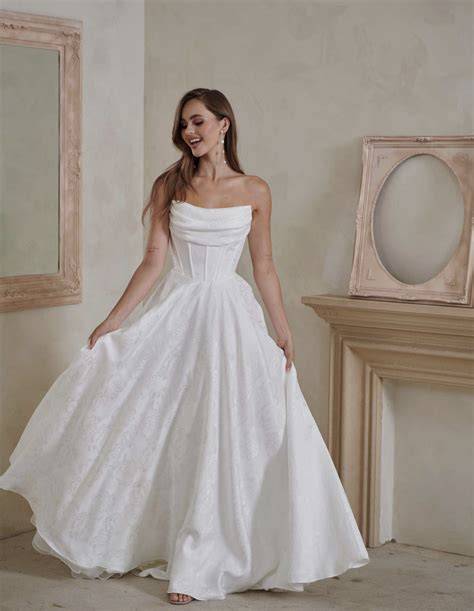 Flattering Necklines for Wedding Dresses
