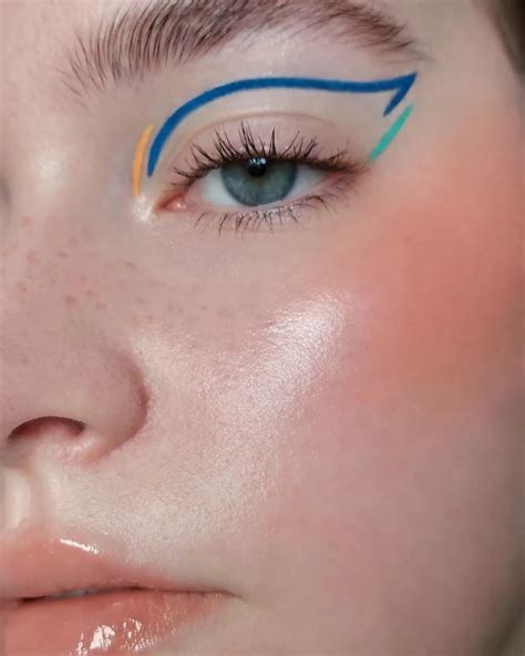 Floating crease makeup