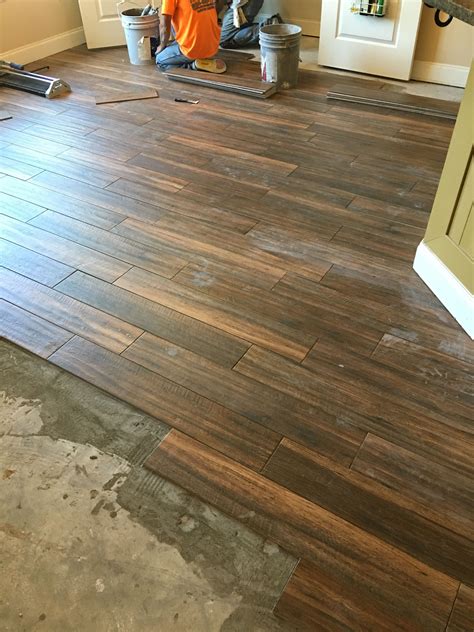 Porcelain Tile That Looks Like Wood Pin By Kitchen Countertops On For The Home Living