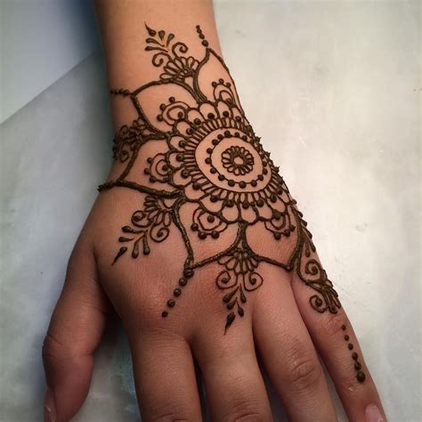 30 Simple & Easy Henna Flower Designs of All Time • Keep
