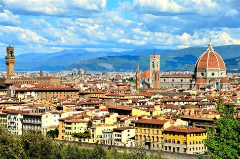 Panoramic view of Florence, showcasing the Duomo and the Ponte Vecchio