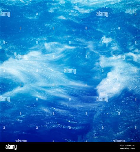 Flowing & Free: Down Hairstyles