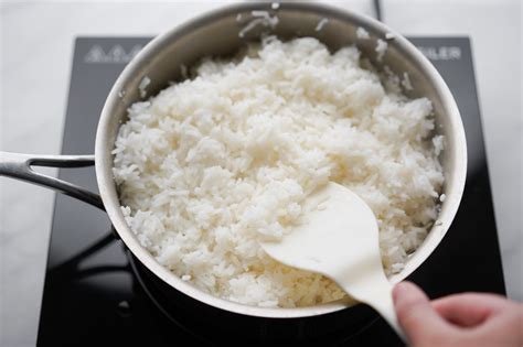 Fluffing the rice and serving