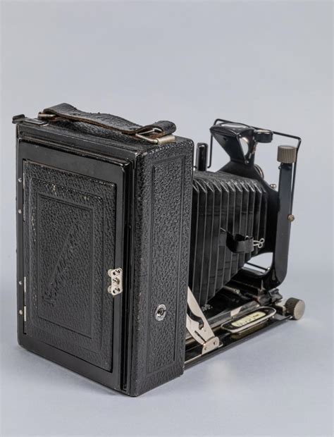 Folding Plate Cameras