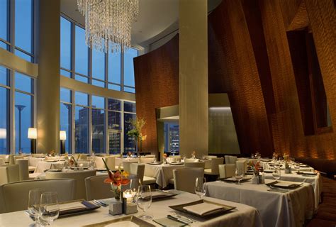 Indulgent Eateries: Discover the Best Food Places in Chicago!