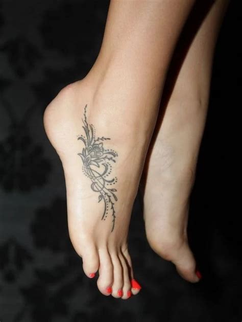 30 Beautigul Tiny Foot Tattoo Design For Your First Tattoo