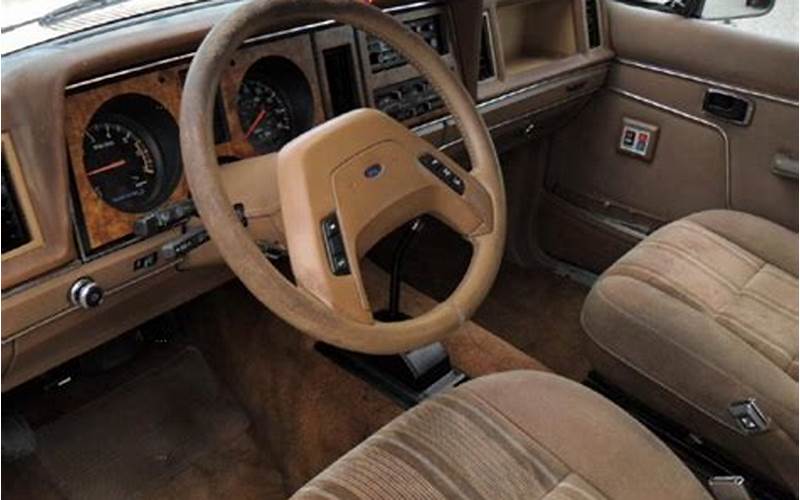 Ford Bronco 1989 Interior