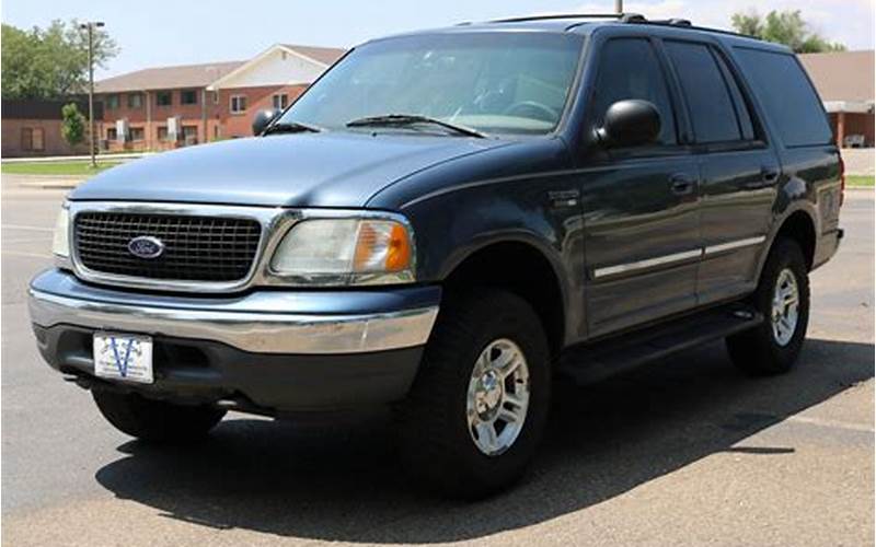Ford Expedition 2002 Front View