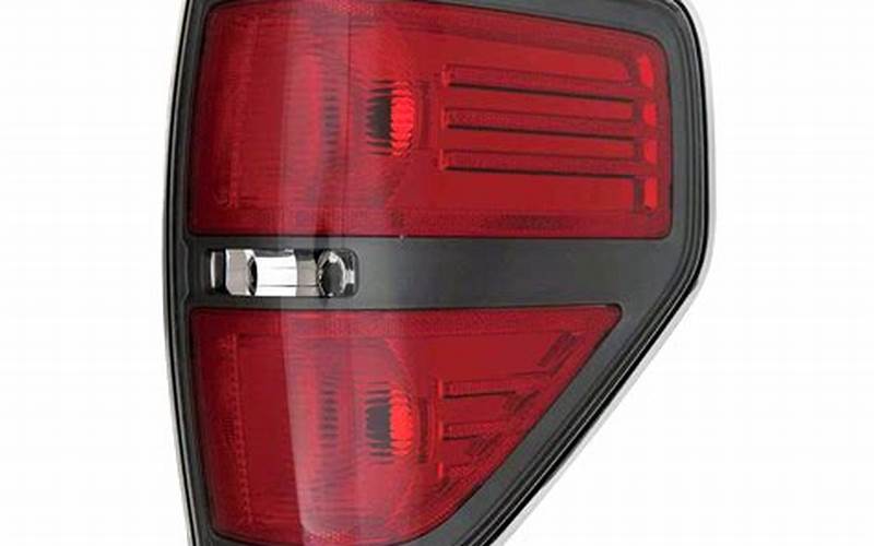 Ford Expedition 2004 Passenger Side Tail Light