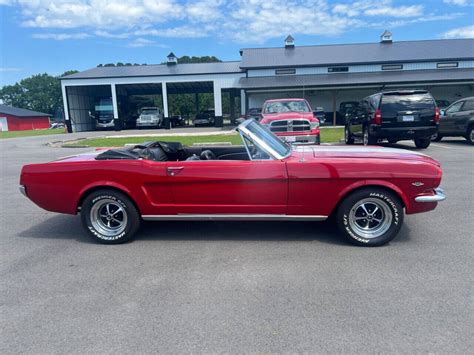 Ford Mustang Deluxe