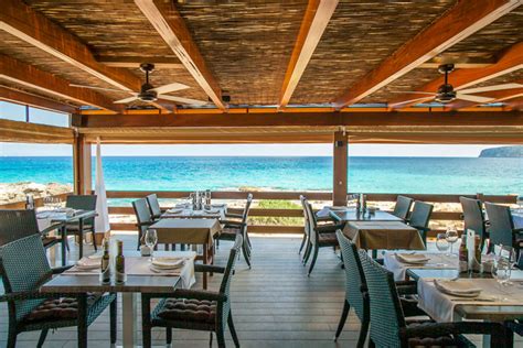 Formentera restaurants beachfront