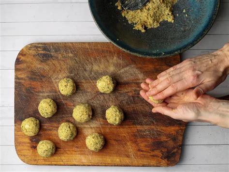Forming and Frying Your Falafel