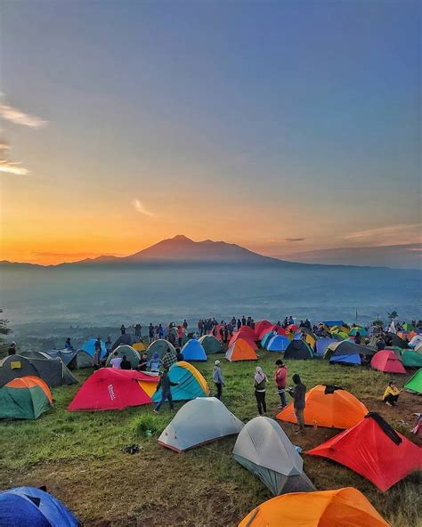 Foto Camping di Gunung Indonesia