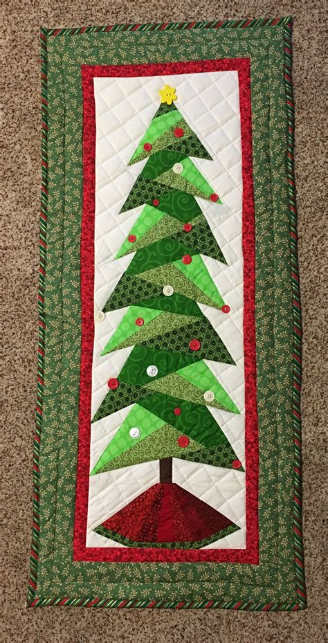 Free Christmas Wall Hanging Quilt Patterns
