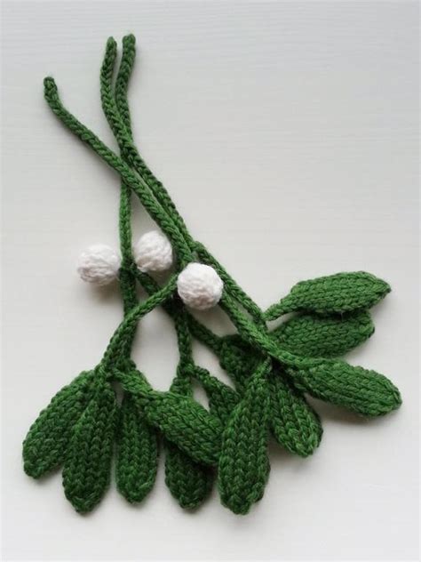 Free Crochet Mistletoe Pattern
