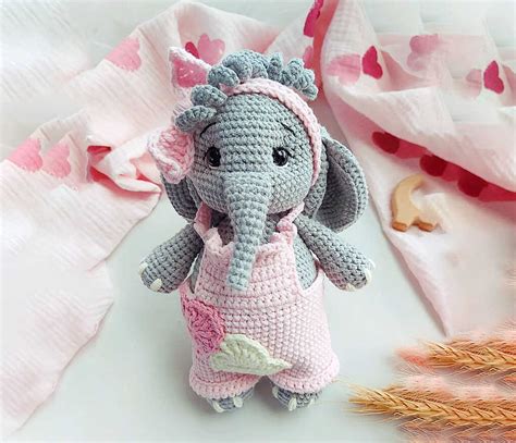 Download Free Cute Elephant pattern Easy Edite
